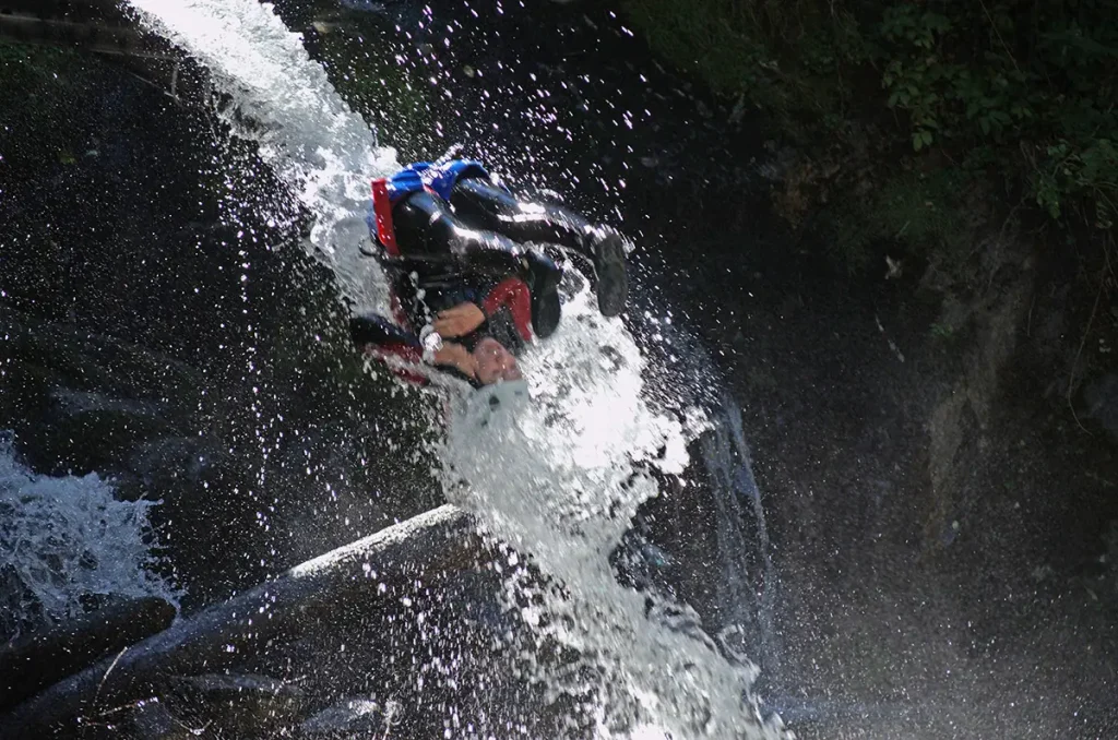 Canyoning ultra aero en Ardèche